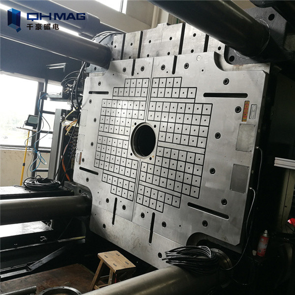 16kgf/Cm2 Magnetic Mold Clamps For Injection Molding 8 Channels