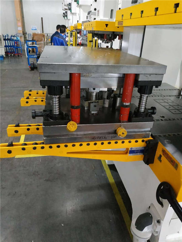 360V Clamping In Injection Moulding , ISO9001 Quick Mold Change